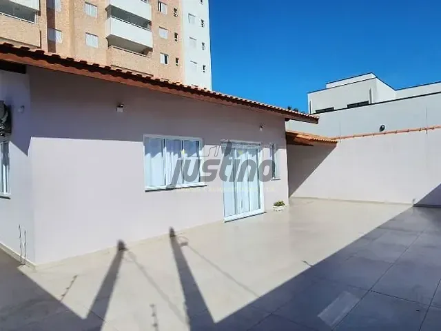 Casa com 313m² 5 quartos e 1 banheiro, à venda, no bairro Centro em Itanhaém