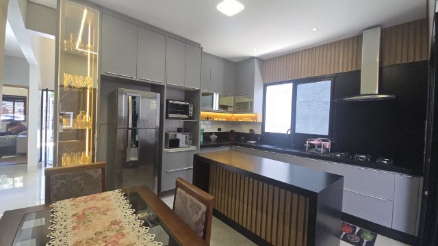 Casa 3 quartos e 3 banheiros, à venda, no bairro Jardim Alvorada em Maringá
