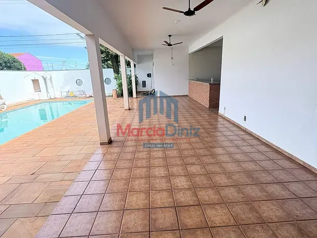 Casa com 613m² 4 quartos e 3 banheiros, para alugar, no bairro Centro em Buritizal