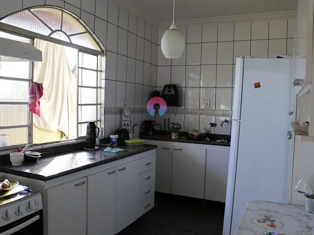 Casa com 320m² 4 quartos e 3 banheiros, à venda, no bairro Itatiaia em Belo Horizonte
