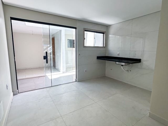Casa com 100m² 3 quartos e 2 banheiros, à venda, no bairro Jardim Vitória em Macaé