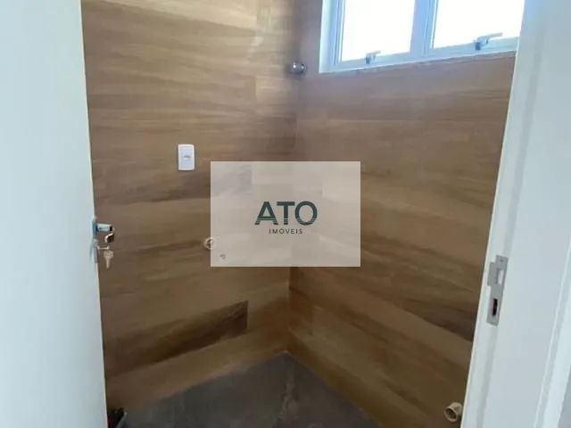 Casa 3 quartos e 2 banheiros, à venda, no bairro centro em Tijucas