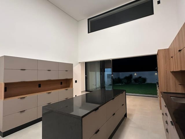 Casa 3 quartos e 4 banheiros, à venda, no bairro Residencial Astúrias em Pouso Alegre