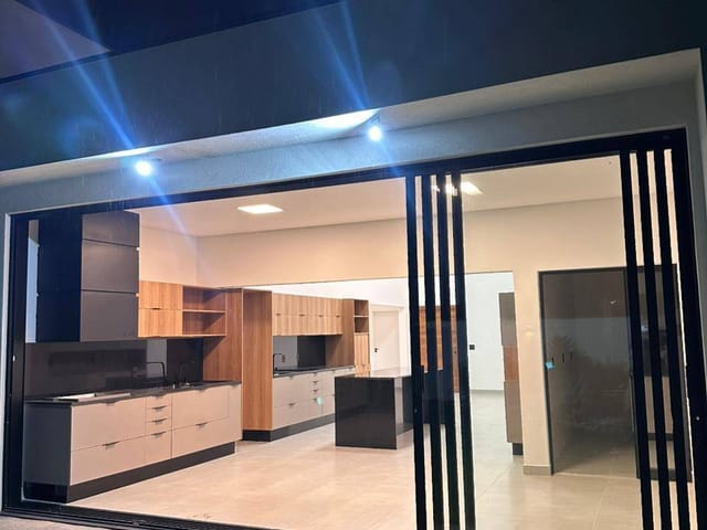 Casa 3 quartos e 4 banheiros, à venda, no bairro Residencial Astúrias em Pouso Alegre
