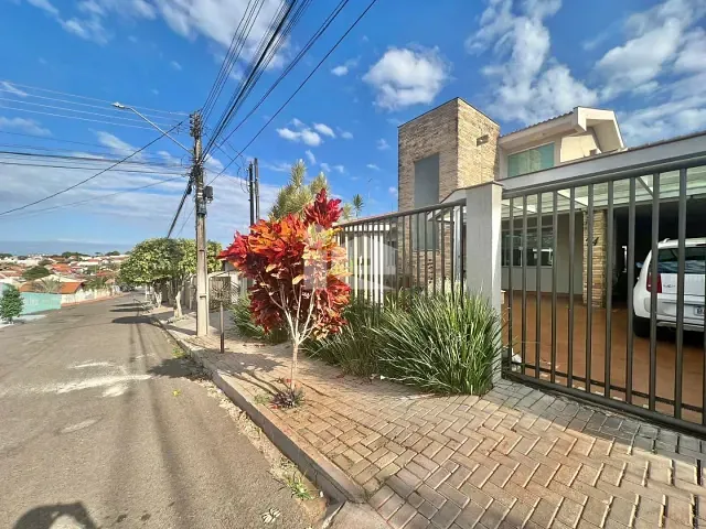 Casa com 364m² 3 quartos e 3 banheiros, à venda, no bairro Jardim Santa Monica em Rolândia