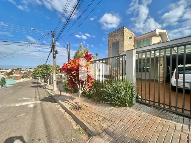 Casa com 364m² 3 quartos e 3 banheiros, à venda, no bairro Jardim Santa Monica em Rolândia
