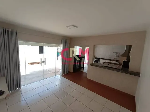 Casa com 336m² 4 quartos e 2 banheiros, à venda, no bairro Bairro Talavasso em Taquaritinga