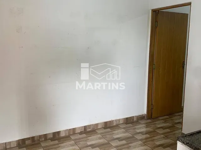 Casa 2 quartos e 1 banheiro, para alugar, no bairro Jardim Sílvia em Embu das Artes