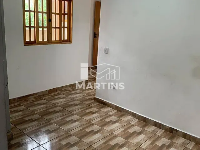 Casa 2 quartos e 1 banheiro, para alugar, no bairro Jardim Sílvia em Embu das Artes