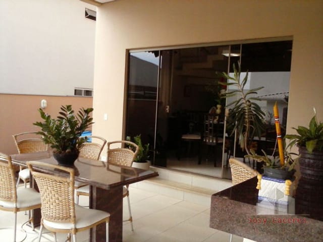 Casa com 462m² 5 quartos e 5 banheiros, à venda, no bairro Condomínio Florais Cuiabá Residencial em Cuiabá