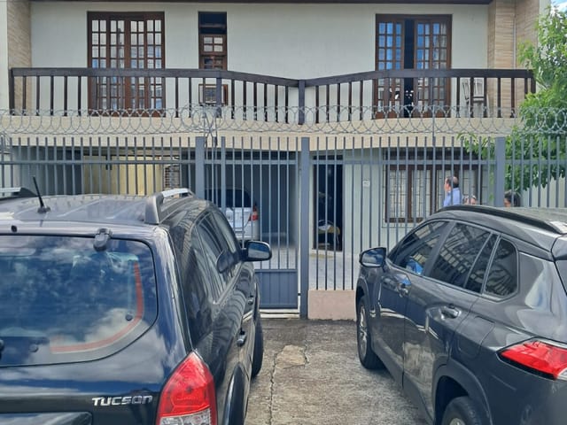 Casa com 360m² 3 quartos e 2 banheiros, à venda, no bairro Guaira em Curitiba