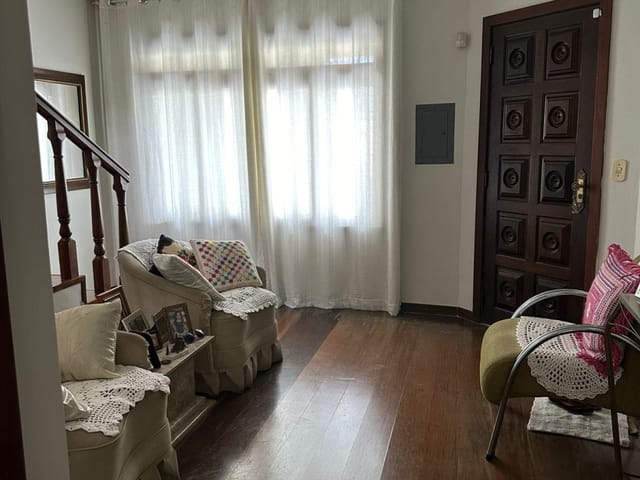 Casa com 360m² 3 quartos e 2 banheiros, à venda, no bairro Guaira em Curitiba