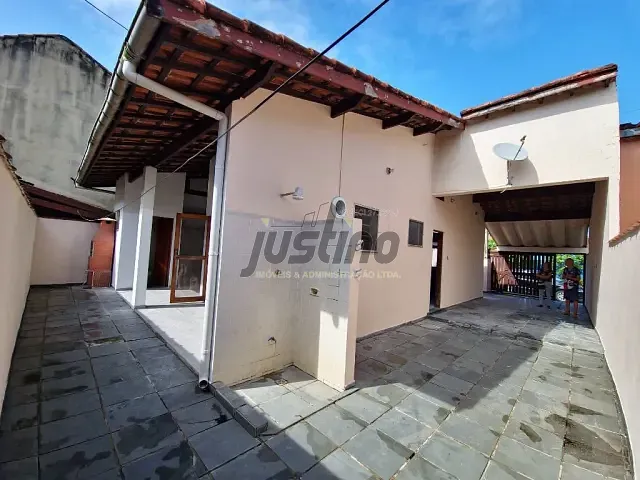 Casa com 200m² 2 quartos e 2 banheiros, à venda, no bairro Belas Artes em Itanhaém