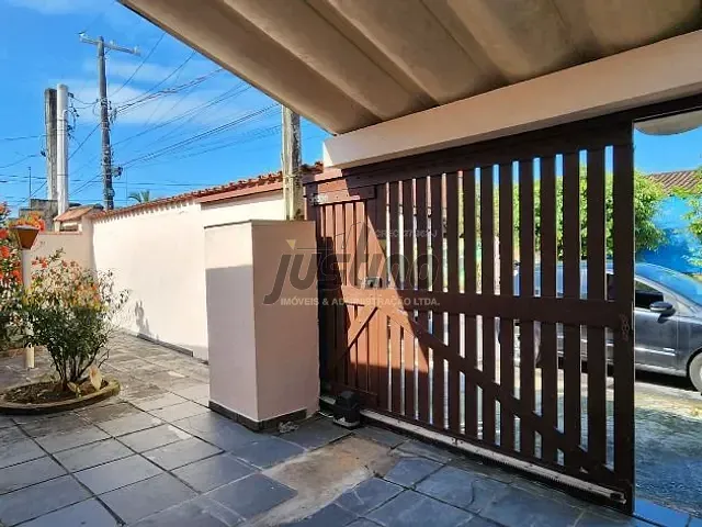 Casa com 200m² 2 quartos e 2 banheiros, à venda, no bairro Belas Artes em Itanhaém