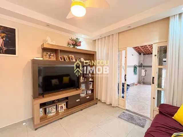Casa 2 quartos e 1 banheiro, à venda, no bairro Parque Residencial Jundiaí em Jundiaí