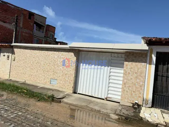 Casa 2 quartos e 2 banheiros, à venda, no bairro Hernani Sá em Ilhéus
