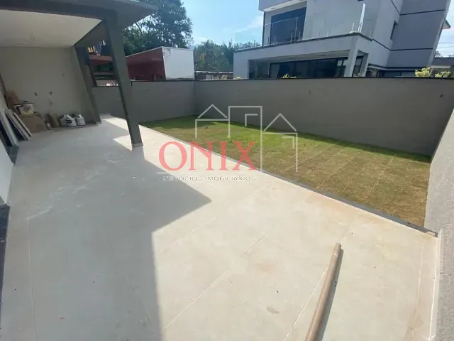 Casa com 300m², para alugar, no bairro Botujuru em Mogi das Cruzes