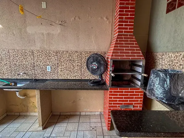 Casa com 200m² 3 quartos e 3 banheiros, à venda, no bairro Conjunto Habitacional José Garcia Molina em Londrina