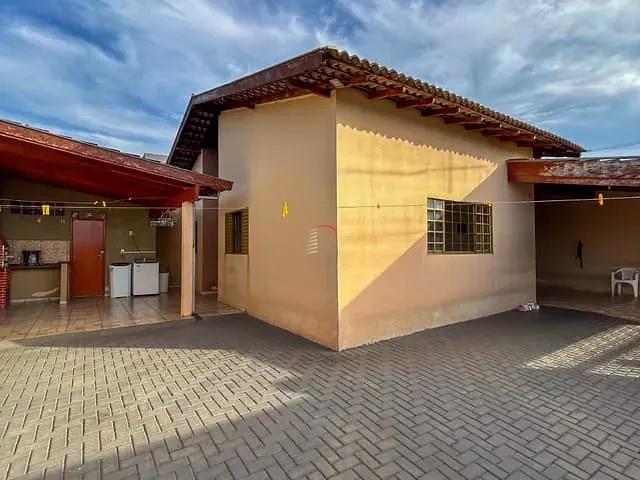 Casa com 200m² 3 quartos e 3 banheiros, à venda, no bairro Conjunto Habitacional José Garcia Molina em Londrina