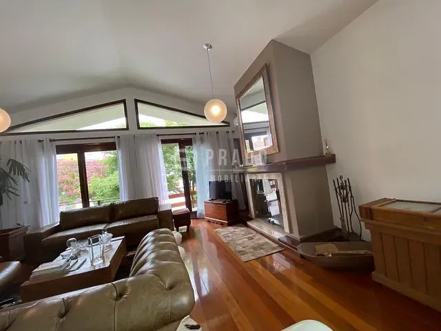 Casa com 330m² 3 quartos e 3 banheiros, à venda, no bairro Centro em Pelotas