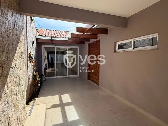 Casa 3 quartos e 3 banheiros, para alugar, no bairro Centro em Araxá
