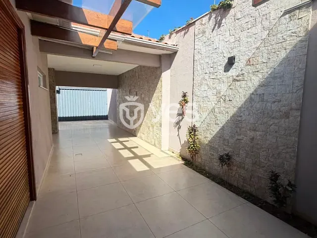 Casa 3 quartos e 3 banheiros, para alugar, no bairro Centro em Araxá