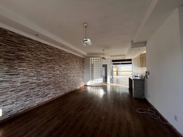 Casa 3 quartos e 2 banheiros, para alugar, no bairro Residencial Santa Rita II em Pouso Alegre