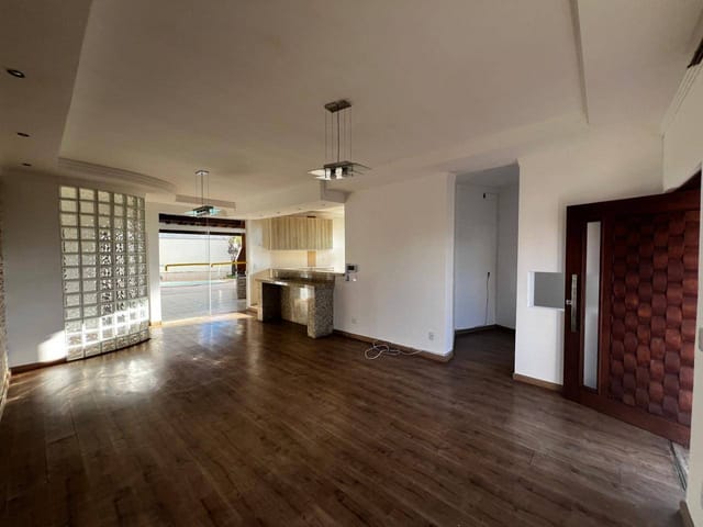 Casa 3 quartos e 2 banheiros, para alugar, no bairro Residencial Santa Rita II em Pouso Alegre