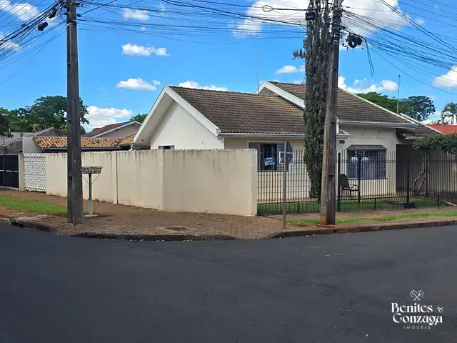 Casa com 226m² 3 quartos e 2 banheiros, à venda, no bairro Conjunto Habitacional Requião em Maringá