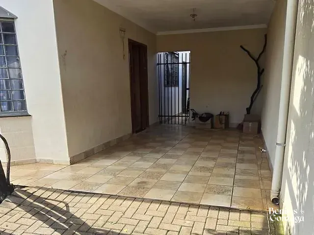 Casa com 226m² 3 quartos e 2 banheiros, à venda, no bairro Conjunto Habitacional Requião em Maringá