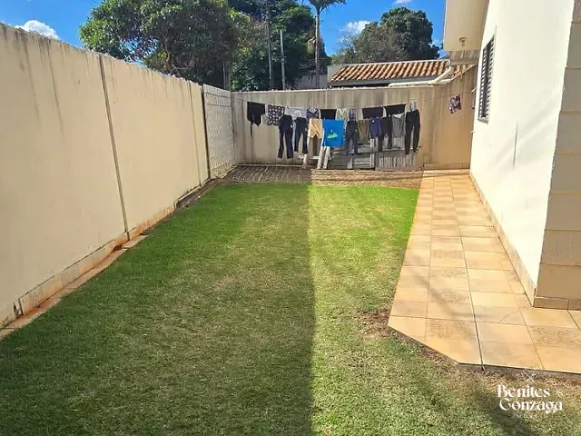 Casa com 226m² 3 quartos e 2 banheiros, à venda, no bairro Conjunto Habitacional Requião em Maringá