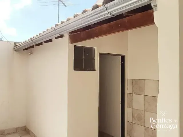Casa com 226m² 3 quartos e 2 banheiros, à venda, no bairro Conjunto Habitacional Requião em Maringá