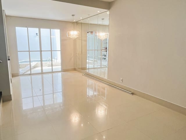Casa com 240m² 3 quartos e 4 banheiros, à venda, no bairro Despraiado em Cuiabá