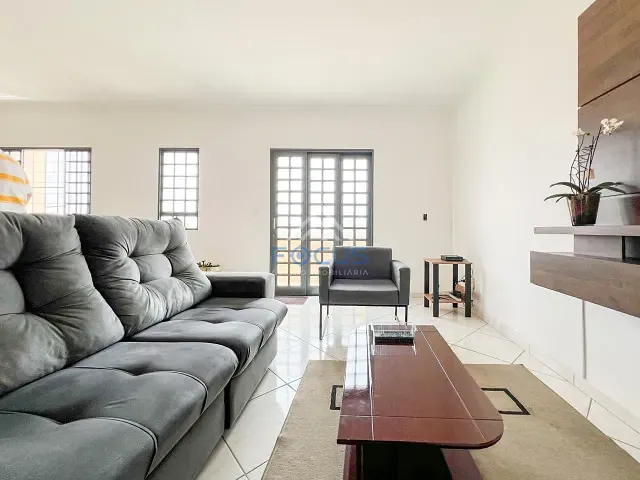 Casa com 273m² 3 quartos e 6 banheiros, à venda, no bairro Vila M Genoveva em Jundiaí
