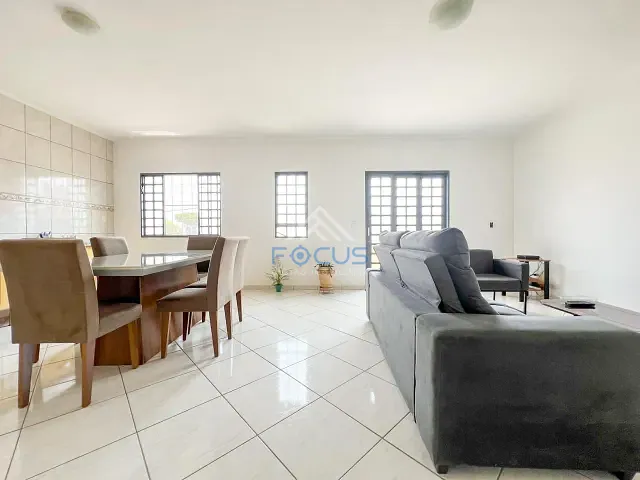 Casa com 273m² 3 quartos e 6 banheiros, à venda, no bairro Vila M Genoveva em Jundiaí