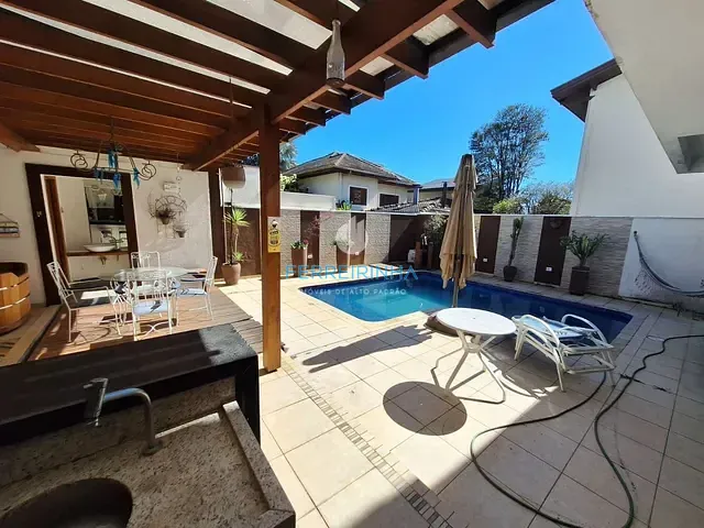 Casa com 344m² 4 quartos e 4 banheiros, à venda ou para alugar, no bairro Urbanova em São José dos Campos