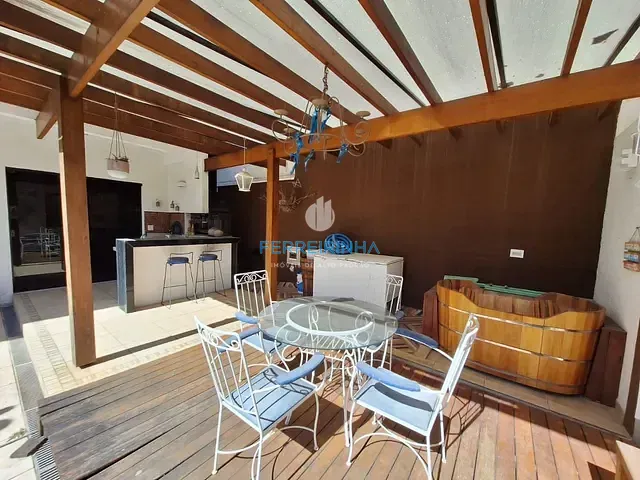 Casa com 344m² 4 quartos e 4 banheiros, à venda ou para alugar, no bairro Urbanova em São José dos Campos