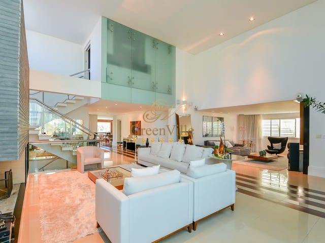 Casa com 695m² 4 quartos e 6 banheiros, à venda, no bairro Campo Comprido em Curitiba