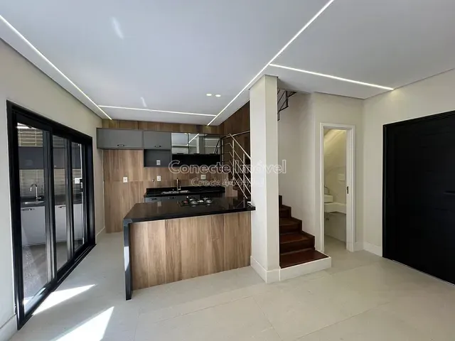 Casa 2 quartos e 3 banheiros, à venda, no bairro Centro em Holambra