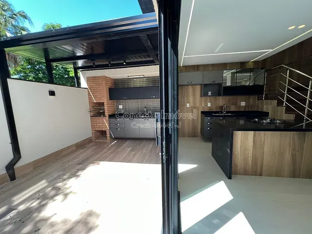 Casa 2 quartos e 3 banheiros, à venda, no bairro Centro em Holambra