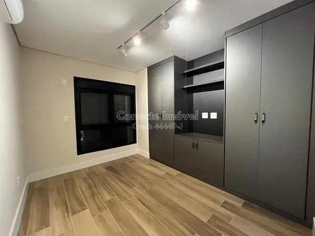 Casa 2 quartos e 3 banheiros, à venda, no bairro Centro em Holambra