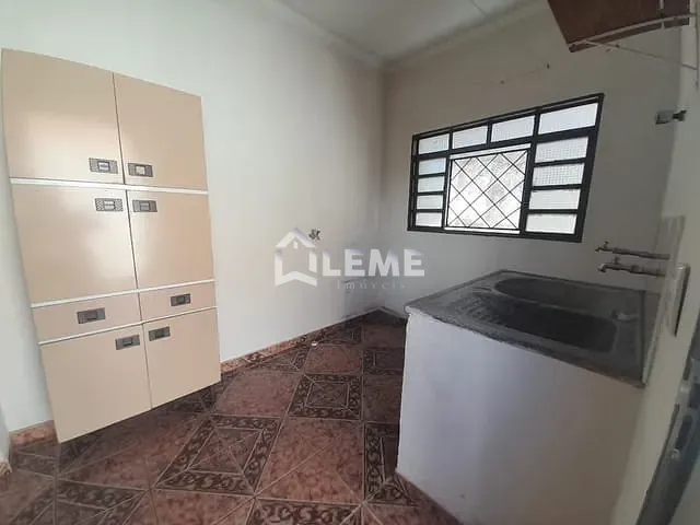 Casa com 160m² 2 quartos e 1 banheiro, à venda, no bairro Conjunto Habitacional Nelson Niero em Mococa