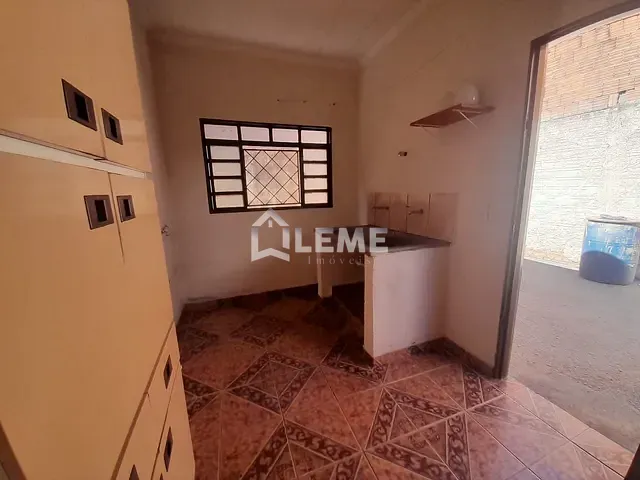 Casa com 160m² 2 quartos e 1 banheiro, à venda, no bairro Conjunto Habitacional Nelson Niero em Mococa