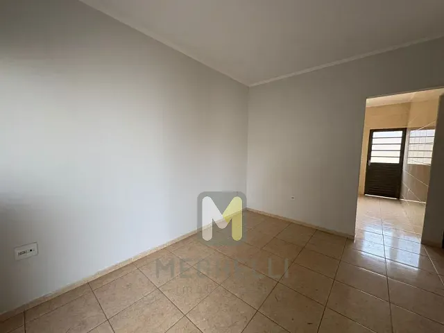 Casa com 250m² 2 quartos e 1 banheiro, para alugar, no bairro Chavans em Serrana