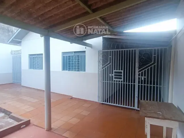 Casa com 125m² 2 quartos e 1 banheiro, para alugar, no bairro Califórnia em Londrina