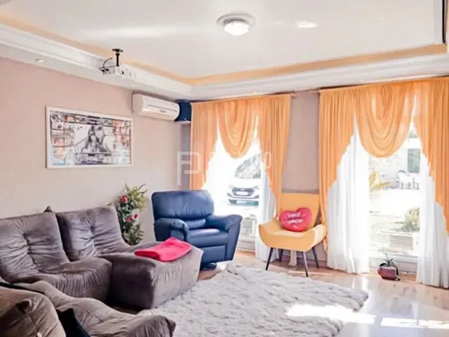 Casa com 476m² 2 quartos e 3 banheiros, à venda ou para alugar, no bairro Laranjal em Pelotas