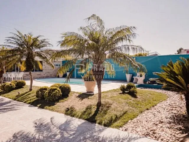 Casa com 476m² 2 quartos e 3 banheiros, à venda ou para alugar, no bairro Laranjal em Pelotas