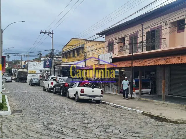 Casa com 1m² 3 quartos e 1 banheiro, à venda, no bairro Centro em Vassouras
