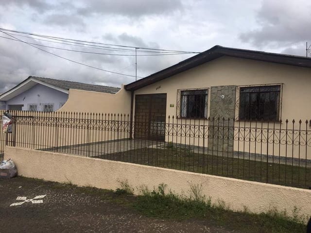 Casa à Venda com 2 Quartos e Edícula, Bairro Neves