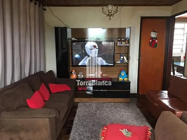Casa com 286m² 2 quartos e 1 banheiro, à venda, no bairro Uvaranas em Ponta Grossa